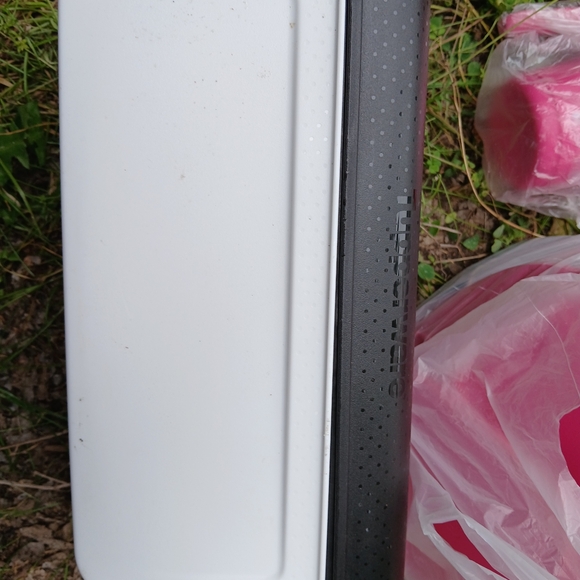 Tupperware bread box - Picture 2 of 4